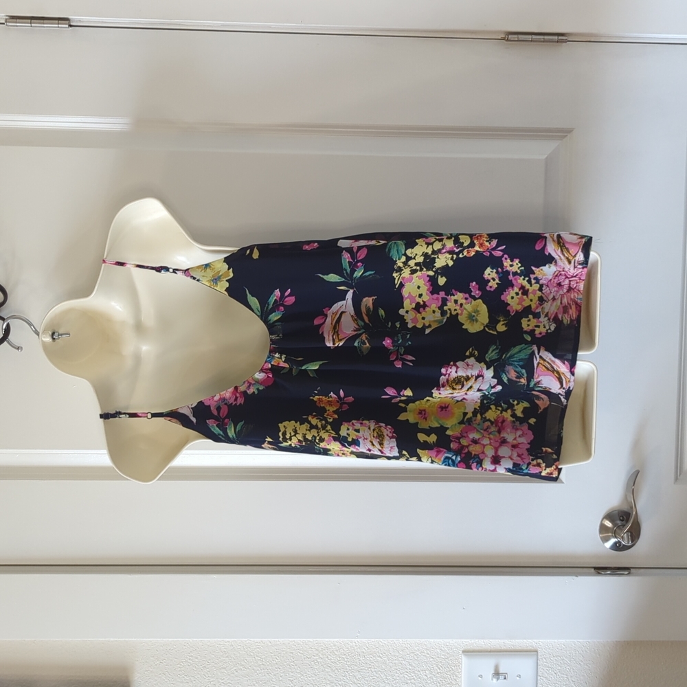 Doe & Rae Floral Tank - Picture 3 of 10